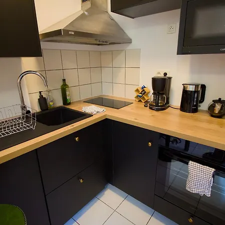 Le Boheme, Maisonnette En Duplex Avec Cour Privee, Intendance Luxury Host Apartmán *